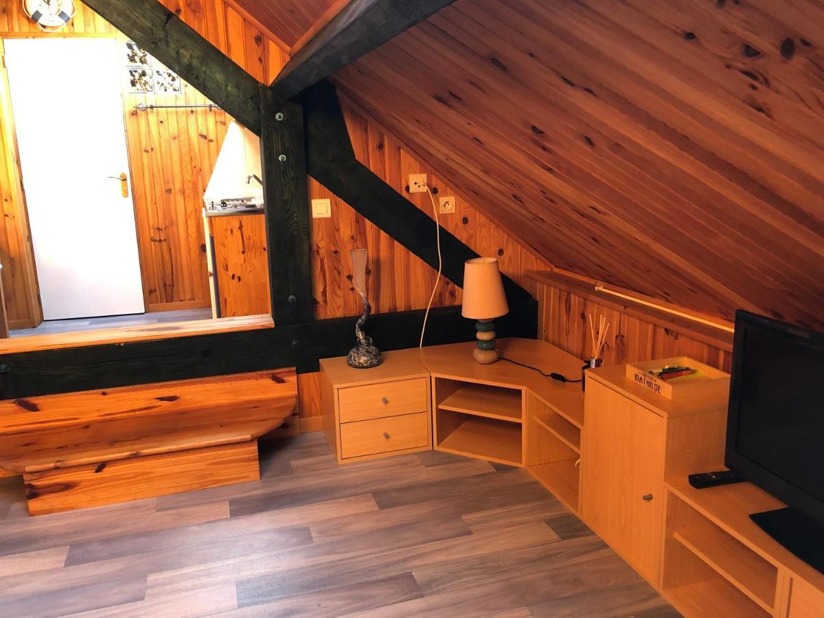 Appartement F1 Mansarde A 100M De La Plage, Proche De Arromanches Et Des Plages Du Debarquement Saint-Côme-de-Fresné Dış mekan fotoğraf